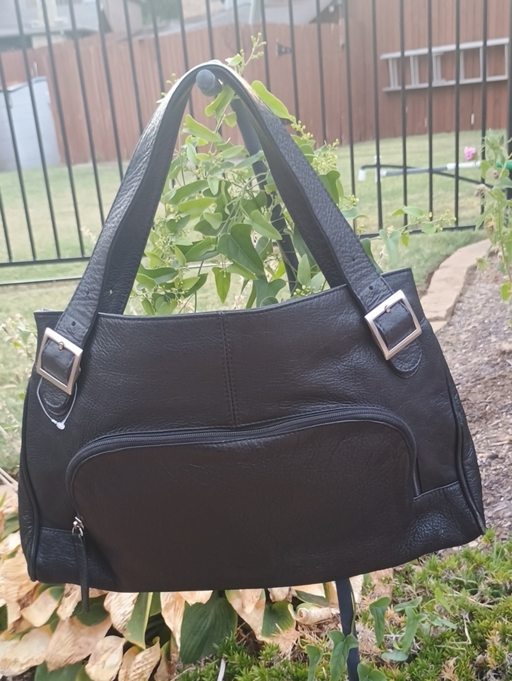 Clarks Black Women's Full Grain Leather Shoulder Bag EUC